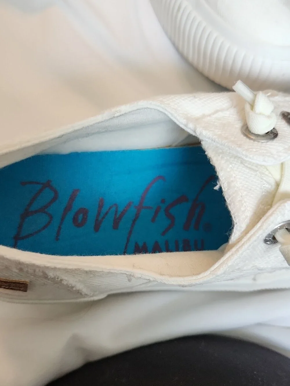 Blowfish White Canvas Low-Top Sneakers with Blue Insole